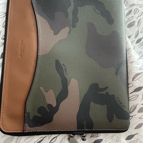 NWT Coach XL Leather trim camo lined tote 6 set—-price drop for today only - Picture 15 of 16